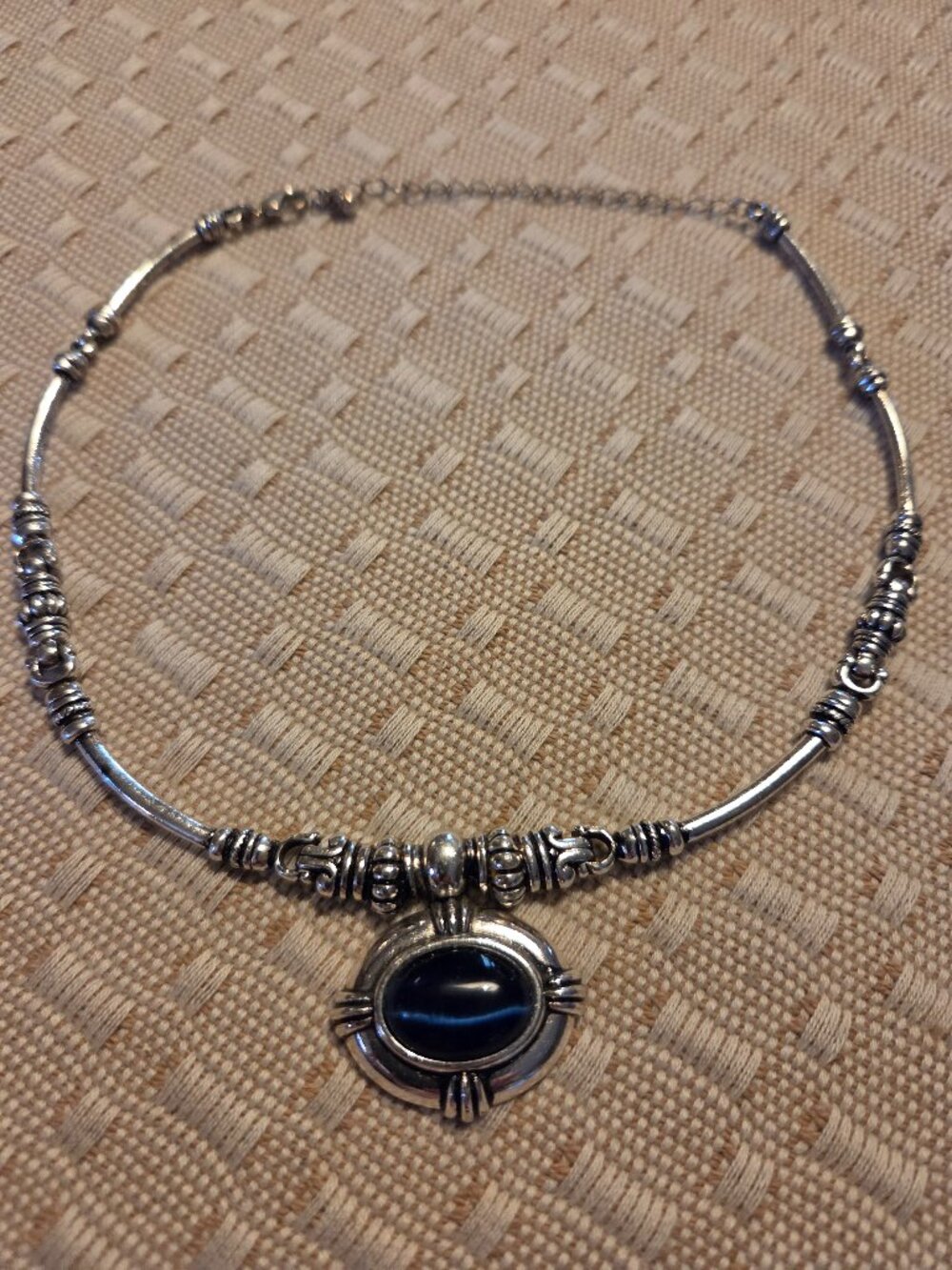 Vintage Avon Chocker Collar with cats eye pendant.